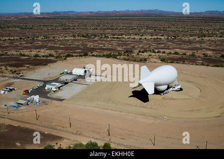 Das CBP Office of Air and Marine nutzt das Tethered Aerostat Radar System (TARS) in Yuma (Arizona), um Grenzüberwachungs- und Sicherheitsmaßnahmen zu verbessern. Stockfoto