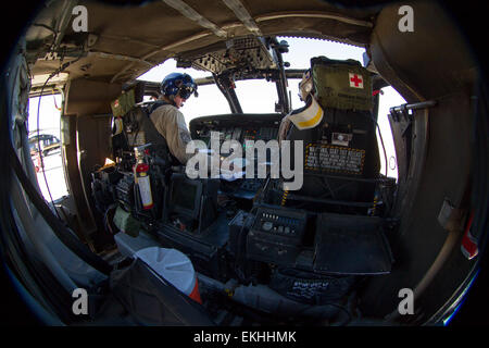 Das vom Air and Marine Office in Yuma, Arizona, eingesetzte Tethered Aerostat Radar System (TARS) dient der Fernüberwachung entlang der Grenze zwischen den USA und Mexiko. Das System hilft bei der Aufdeckung von Drohungen in der Luft und illegalen Grenzübertritten. Foto von Donna Burton. Stockfoto