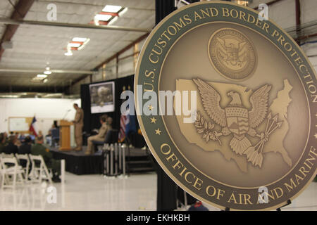 102011: CBP zieht sich OH-6A "Loach" Hubschrauber nach 32 Jahren in einer Zeremonie in der El Paso Luft Niederlassung statt.  BPA Greg Hoiland Stockfoto