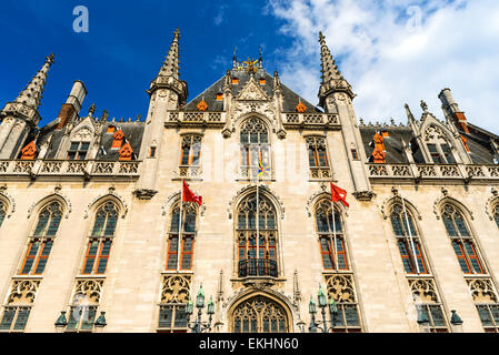 Provinciaal Hof erbaute 1284 Adelsitz, aufbauend auf den Grote Markt in Brügge, Belgien statt. Stockfoto