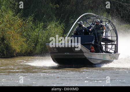 Border Patrol Riverine Einheit führt Patrouillen in einer Luft und Marine Air-Boot im Süden von Texas, Laredo, entlang des Flusses Rio Grande Valley am 26. September 2013.  Donna Burton Stockfoto