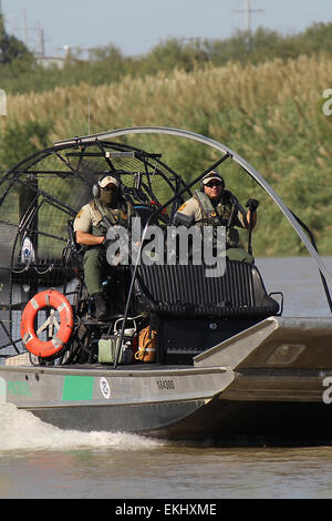 Border Patrol Riverine Einheit führt Patrouillen in einer Luft und Marine Air-Boot im Süden von Texas, Laredo, entlang des Flusses Rio Grande Valley am 26. September 2013.  Donna Burton Stockfoto