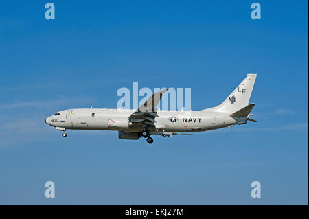 Moray, Schottland, Großbritannien. 10. April 2015. P-8A Poseidon kommt an RAF Lossiemout, Moray, UK Credit: David Gowans/Alamy Live News Stockfoto