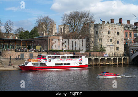 Red Boat Hire Handwerk vorbei günstig Yorkboat 'Captain James Cook' Stadt York, England, Großbritannien Stockfoto