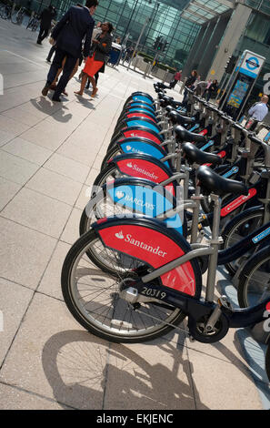 Santander und Barclays bank mieten Zyklen, Canary Wharf, London, england Stockfoto