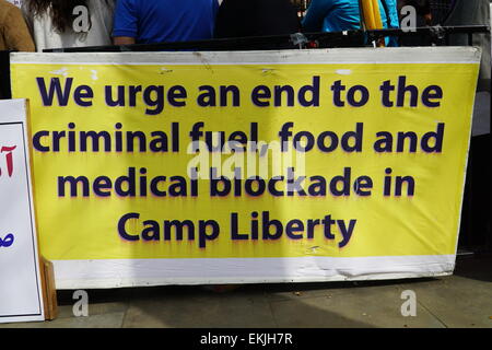 London, UK. 10. April 2015. Die Volksmudschaheddin von Iran protestiert in Whitehall fordern ein Ende zu den kriminellen Kraftstoff, Nahrung und medizinische Blockade im Camp Liberty in London. Bildnachweis: Siehe Li/Alamy Live News Stockfoto