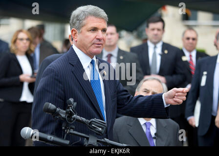 Texas Kongressabgeordnete Michael McCaul spricht während der Zeremonie präsentiert Purple Hearts und Verteidigung der Freiheit Medaillen auf Fort Hood TX Stockfoto