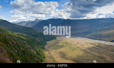 Umliegende Landschaft und die Berge nahe Mount St. Helen's Washington State. Stockfoto