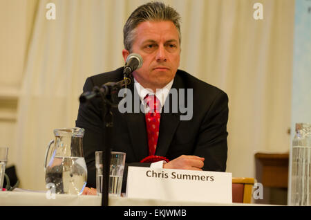 Uxbridge, Middlesex, UK, 10. April 2015. Chris Summers Labour-Kandidat für MP bei Uxbridge und South Ruislip bei Versammlungen Credit: Prixpics/Alamy Live News Stockfoto