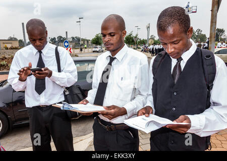 Johannesburg Südafrika, Nasrec, FNB Soccer City Stadium, die Calabash, Schwarze Männer männlich, Arbeitnehmer Arbeitnehmer Arbeiter, die Mitarbeiter, Uniform, vor dem Spiel, foo Stockfoto