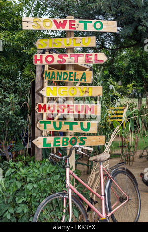 Johannesburg Südafrika, Soweto, Lebo's Backpackers Hostel, Schild, Wegbeschreibungen, SAfri150307041 Stockfoto