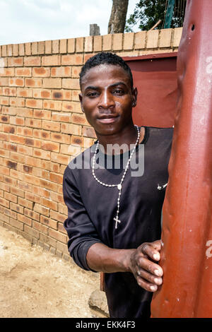Johannesburg Südafrika, African Soweto, Black Blacks African Africans ethnische Minderheit, Erwachsene Erwachsene Mann Männer männlich, Wohnsitz, Bewohner, Besucher reisen tr Stockfoto