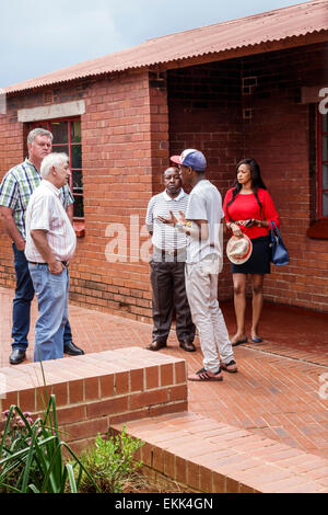 Johannesburg Südafrika, African Soweto, Vilakazi Street Precinct, Nelson Mandela House, Museum, Schwarze Schwarze Afrikanische Afrikaner ethnische Minderheit, Erwachsene adul Stockfoto