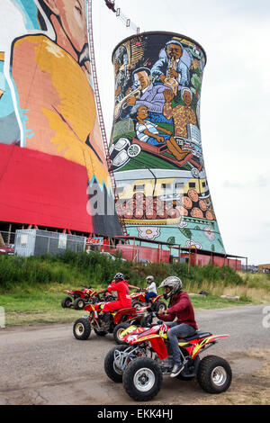 Johannesburg Südafrika, Soweto, Orlando Cooling Towers, Skyriders Bungee Jumping, umgestaltet, riesiges Wandgemälde, ATV's, ATV, Reiten, SAfri150307130 Stockfoto