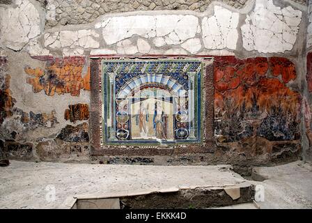 2000 Jahre alte Mosaik im Inneren des Hauses von Neptun und Amphitrite bei Herculaneum, Ercolano, Italien Stockfoto