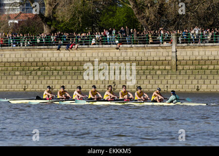 London, UK. 11. April 2015. BNY Mellon Regatten Tag. Cambridge Goldie Mannschaft – Bogen: Harold Bradbury, 2: Piers Kasas, 3: Matthew Chipping, 4: Ali Abbasi, 5: Blake Parsons, 6: Clemens Auersperg, 7: Chris Snowden, Schlaganfall: Felix Newman, Cox: Hugo Ramambason Credit: Action Plus Sport/Alamy Live News Stockfoto