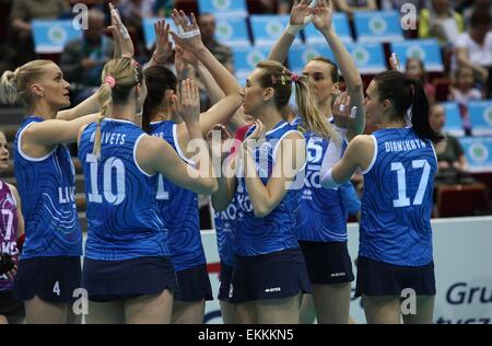 Sopot, Polen. 11. April 2015. 2015 CEV Volleyball Frauen-Pokal - Endspiel zwischen Atom Trefl Sopot (Polen) und Dinamo Krasnodar (Russland) in der ERGO Arena Sport Hall in Sopot. Russische Mannschaft in Aktion während dem Spiel Credit: Michal Fludra/Alamy Live News Stockfoto