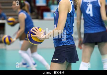 Sopot, Polen. 11. April 2015. 2015 CEV Volleyball Frauen-Pokal - Endspiel zwischen Atom Trefl Sopot (Polen) und Dinamo Krasnodar (Russland) in der ERGO Arena Sport Hall in Sopot. Bildnachweis: Michal Fludra/Alamy Live-Nachrichten Stockfoto