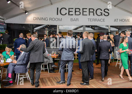 Sydney, Australien. 11. April 2015. Gäste genossen ein$ 450 Ticket Eisberge Popup Restaurant Menü am Royal Randwick. Bildnachweis: MediaServicesAP/Alamy Live-Nachrichten Stockfoto