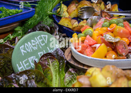 Sydney, Australien. 11. April 2015. Gäste genossen ein$ 450 Ticket Chiswick Popup Restaurant Menü am Royal Randwick. Bildnachweis: MediaServicesAP/Alamy Live-Nachrichten Stockfoto