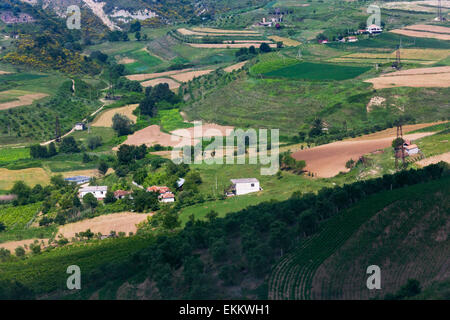 Ackerland und Landhaus, Berat, Albanien Stockfoto