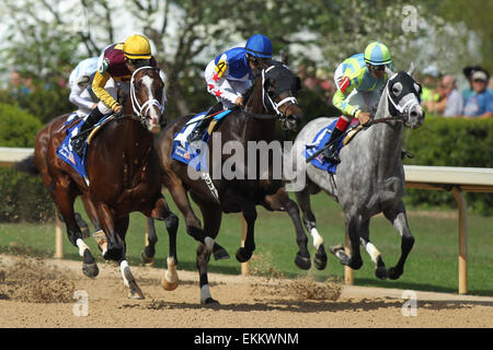 Hot Springs, Arkansas, USA. 11. April 2015. Beginn der Oaklawn Hanicap in Oaklawn Park in Hot Springs, AR. Justin Manning/ESW/CSM/Alamy Live News Stockfoto