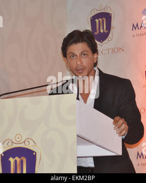 Neu-Delhi, Indien. 11. April 2015. Bollywood Schauspieler Shah Rukh Khan (Markenbotschafter, Mahagun) behandelt die Medien während der Einführung von Mahagun bin Sammlung "Programm in Neu-Delhi. © Wasim Sarvar/Pacific Press/Alamy Live-Nachrichten Stockfoto