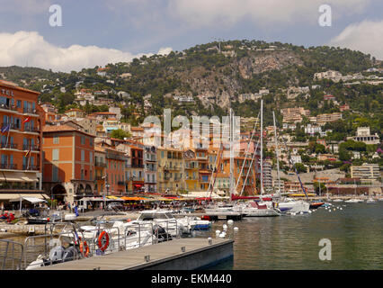 Eine bunte Hafengebiet in einer malerischen Stadt namens Villefranche in Südfrankreich. Stockfoto