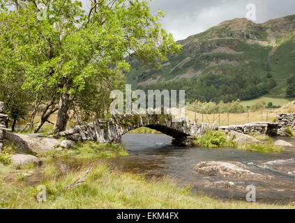 Slater Brücke und den Fluss Brathay im Little Langdale, Lake District Stockfoto