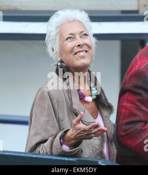 Lynda Bellingham außerhalb ITV Studios mit: Lynda Bellingham wo: London, Vereinigtes Königreich bei: 8. Oktober 2014 Stockfoto