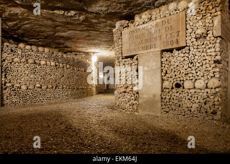 Die Katakomben von Paris halten Sie die Überreste von mehr als sechs Millionen Menschen Stockfoto