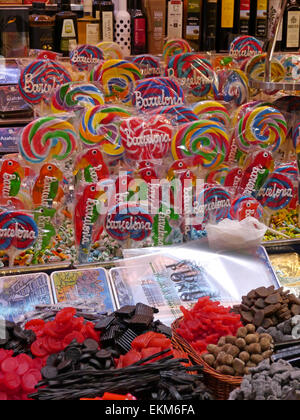 Eine Anzeige von Süßigkeiten in einem Markt auf den Ramblas in Barcelona, Spanien. Stockfoto