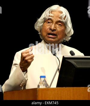 Dr. APJ Abdul Kalam, ehemaliger Präsident von Indien liefern, Key-Note-Adresse auf "Hinsicht Stärke" auf der 5. Admiral AK Chatterji Memorial Lecture in Bhasha Bhavan, Nationalbibliothek am Sonntag. Stockfoto