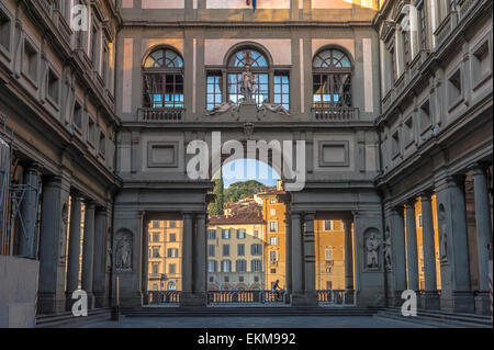 Uffizien von Florenz, Blick auf den Innenhof der Uffizien - die Piazzale degli Uffizien - in Florenz, Florenz, Toskana, Italien. Stockfoto