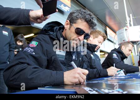 Silverstone im Vereinigten Königreich. 12. April 2015. Langstrecken-WM Runde 1. Hollywood-Schauspieler Patrick Dempsey gibt Autogramme für die Motorsport-Fans. Bildnachweis: Aktion Plus Sport/Alamy Live-Nachrichten Stockfoto