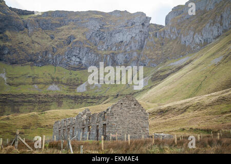 Alte verlassene Ruine am Gleniff Hufeisen in Co. Sligo, Irland Stockfoto