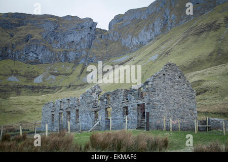 Alte verlassene Bergmanns Schule Ruine am Gleniff Hufeisen in Co. Sligo, Irland Stockfoto