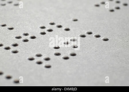 Nahaufnahme von Braille-Buchstaben im hebräischen Stockfoto