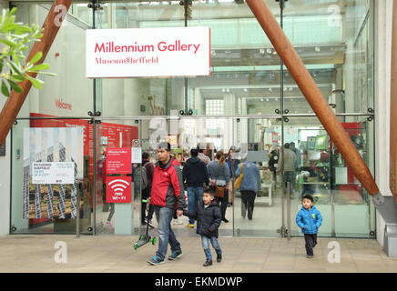 Eingang zum Millennium Galerie im Winter Gardens Sheffield, Sheffield, South Yorkshire, Großbritannien-Zentrum, Feder Stockfoto