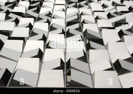 Sheffield Charles Street Car Park, den Spitznamen "Cheesegrater" von Einheimischen wegen Stahl verkleidet vorspringenden Cube Exterieur - Nahaufnahme Stockfoto