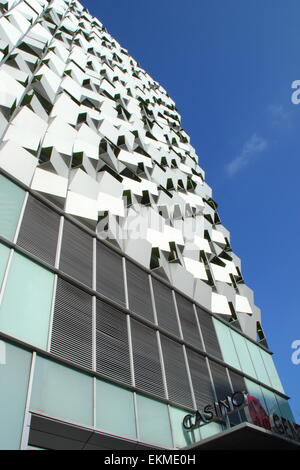 Sheffield Charles Street Parkplatz Gebäude, den Spitznamen "Cheesegrater" von den Einheimischen wegen seiner Stahl verkleidet vorspringenden Cube außen Stockfoto