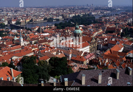 Tschechische Republik, Prag, Mala Strana von der Burg aus gesehen Stockfoto