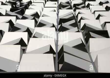 Sheffield Charles Street Car Park, den Spitznamen "Cheesegrater" von den Einheimischen wegen seiner Stahl verkleidet vorspringenden Cube außen Stockfoto