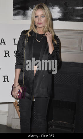 Prominente besuchen Paul Wellers "Echte Stars sind selten starten heute Abend" in Somerset House.  Mitwirkende: Laura Whitmore Where: London, Vereinigtes Königreich bei: 8. Oktober 2014 Stockfoto