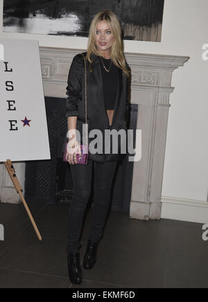 Prominente besuchen Paul Wellers "Echte Stars sind selten starten heute Abend" in Somerset House.  Mitwirkende: Laura Whitmore Where: London, Vereinigtes Königreich bei: 8. Oktober 2014 Stockfoto