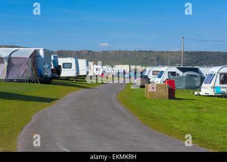 Zeilen des touring Wohnwagen bei Caravan Park am Meer, Somerset. Channel View Touring Park, Brean Sands Stockfoto