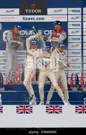 Silverstone im Vereinigten Königreich. 12. April 2015. Langstrecken-WM Runde 1. Champagner auf dem Podium. Bildnachweis: Aktion Plus Sport/Alamy Live-Nachrichten Stockfoto