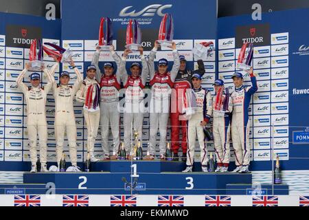 Silverstone im Vereinigten Königreich. 12. April 2015. Langstrecken-WM Runde 1. Das Podium für die LMP1-Kategorie. Bildnachweis: Aktion Plus Sport/Alamy Live-Nachrichten Stockfoto