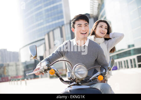 Junges Paar Motorrad zusammen Stockfoto