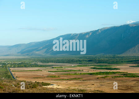 Dominikanische Republik, Südwesten, Halbinsel Baoruco, Jimani, Blick ins Tal des Lago Enriquillo at El Limon Stockfoto